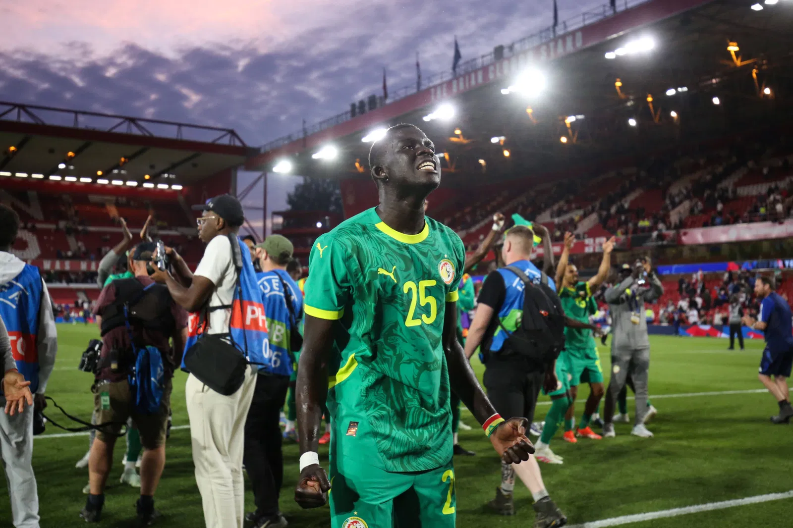 El Hadji Malick Diouf Leeds Incar Tambahan Pontesial temp